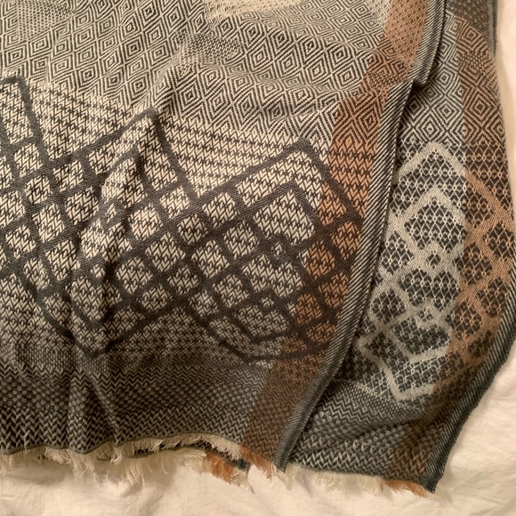 Madewell Blanket Scarf - Picture 3 of 3